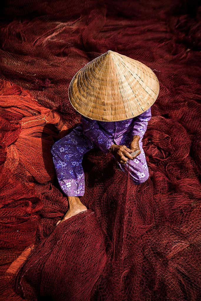 maroon-yellow-hoian-rehahn-lifestyle-photo-vietnam