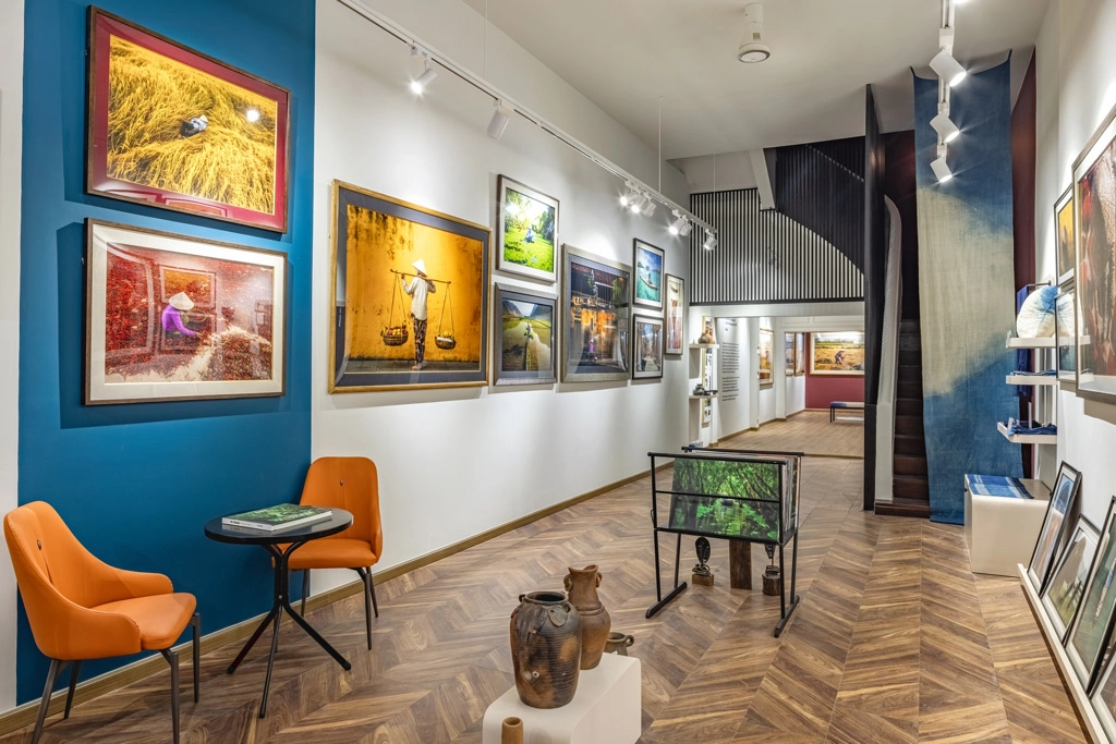 Explore Réhahn's Fine Art Gallery in Saigon