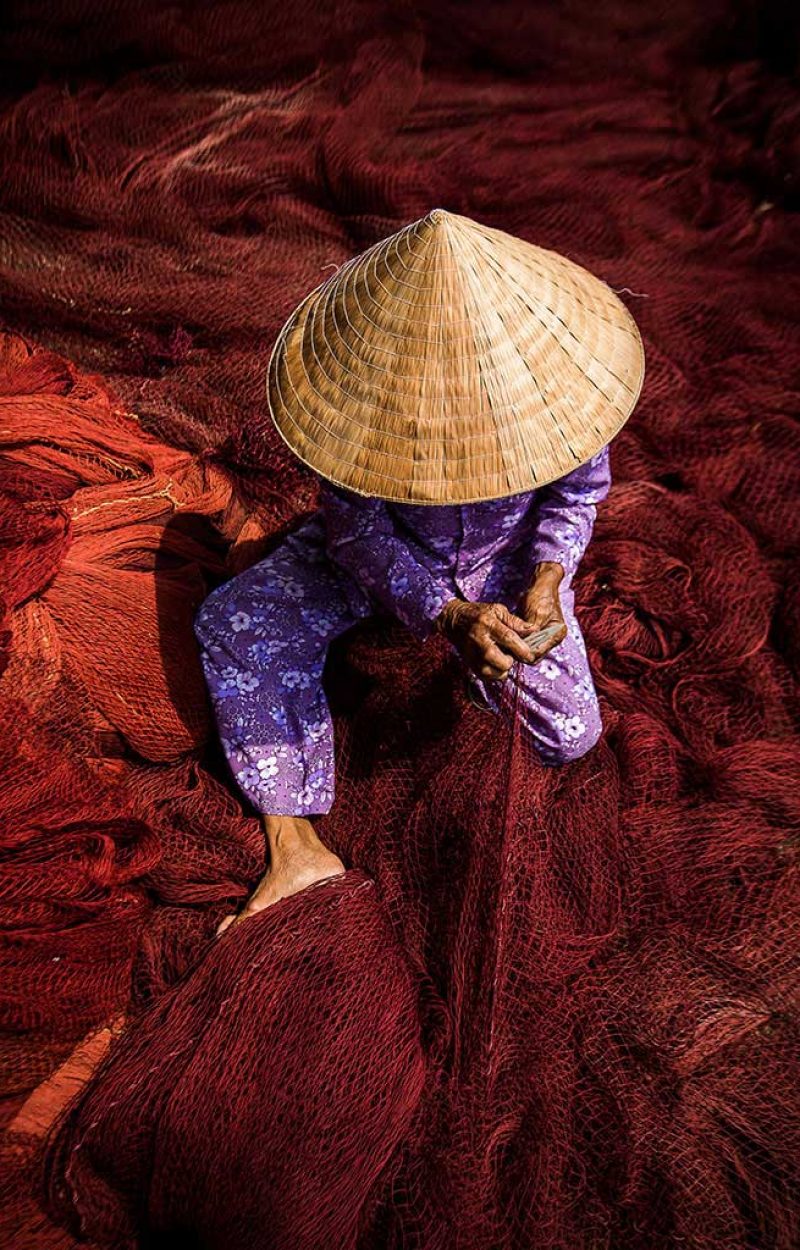 maroon-yellow-hoian-rehahn-lifestyle-photo-vietnam